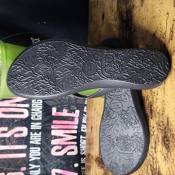 Oka-B Flip Flops - Picture 4 of 7